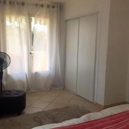 Apartment Palm Serenity: Cozy 2-bed Near Beaches Cannes