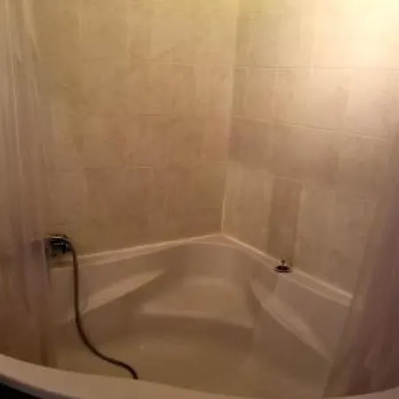 Appartement Pleasant 2 Bed In The Calm Palm Area Of With Beaches Nearby On Sides 1525 Cannes