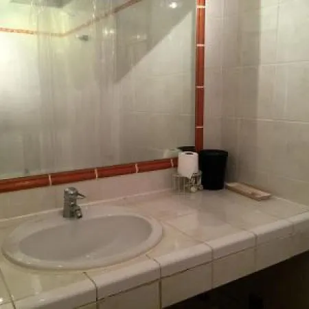 Pleasant 2 Bed In The Calm Palm Area Of With Beaches Nearby On Sides 1525 *