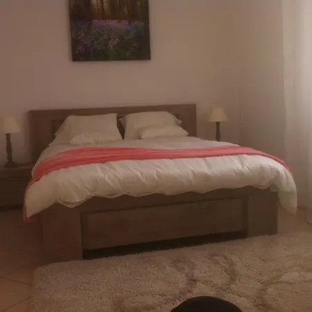 Palm Serenity: Cozy 2-bed Near Beaches Cannes