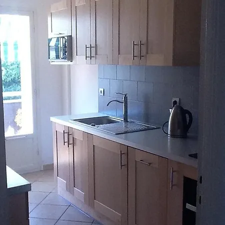 Apartment Palm Serenity: Cozy 2-bed Near Beaches *