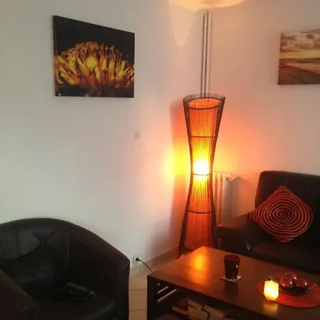 Apartment Palm Serenity: Cozy 2-bed Near Beaches *