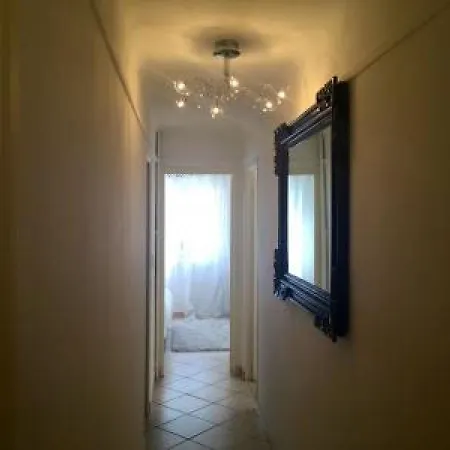 Apartment Palm Serenity: Cozy 2-bed Near Beaches Cannes